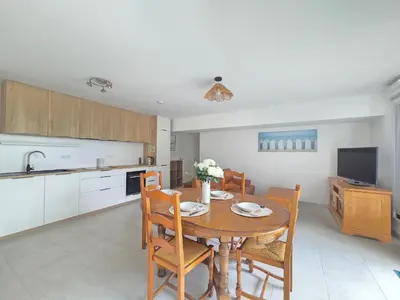 Cuisine ou kitchenette dans l'établissement Appartement moderne avec terrasse proche mer et centre, Wi-Fi inclus à Saint-Brevin - FR-1-364-182
