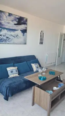 Coin salon dans l'établissement CHARMANT T2 Avec LOGGIA VUE MER