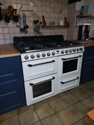 Cuisine ou kitchenette dans l'établissement Authenticity & Relaxation Longère with Wooded Park
