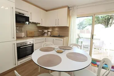 Cuisine ou kitchenette dans l'établissement Le Belouga By Tranquil at Home