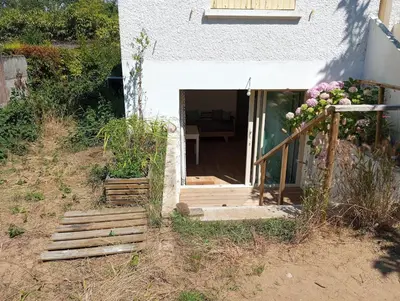 Jardin de l'établissement L'Olivier, appartement cosy entre mer et forêt