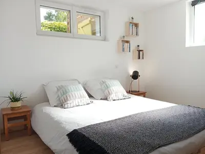 Un ou plusieurs lits dans un hébergement de l'établissement L'Olivier, appartement cosy entre mer et forêt