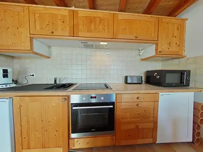 Cuisine ou kitchenette dans l'établissement Studio Mezzanine Confortable à 200m de la Plage - FR-1-224B-245