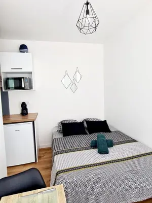 Un ou plusieurs lits dans un hébergement de l'établissement Studio 1 Cozy en centre-ville - Puy duFou