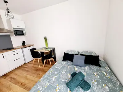 Cuisine ou kitchenette dans l'établissement Studio 2 Cosy en centre-ville - Puy duFou