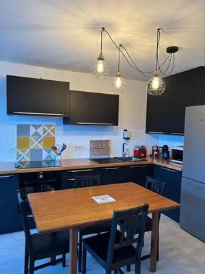 Cuisine ou kitchenette dans l'établissement 2 pièces lumineux, terrasse exposée sud, proche mer