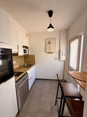 Cuisine ou kitchenette dans l'établissement L'harmattan Studio T1 PREMIUM dans résidence Privée avec Patio à proximité