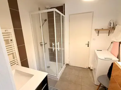 Salle de bains dans l'établissement L'harmattan Studio T1 PREMIUM dans résidence Privée avec Patio à proximité
