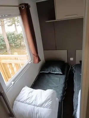 Un ou plusieurs lits dans un hébergement de l'établissement mobilhome