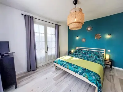Un ou plusieurs lits dans un hébergement de l'établissement Holiday Home Proche Océan- forêt et commerces by Interhome