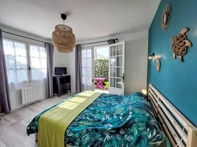 Un ou plusieurs lits dans un hébergement de l'établissement Holiday Home Proche Océan- forêt et commerces by Interhome