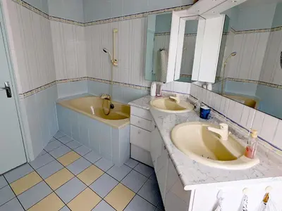 Salle de bains dans l'établissement Vent d'ange maison familiale face à la mer