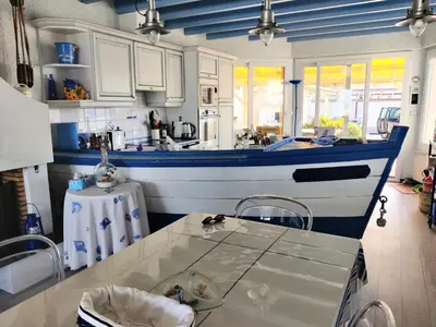 Cuisine ou kitchenette dans l'établissement Vent d'ange maison familiale face à la mer