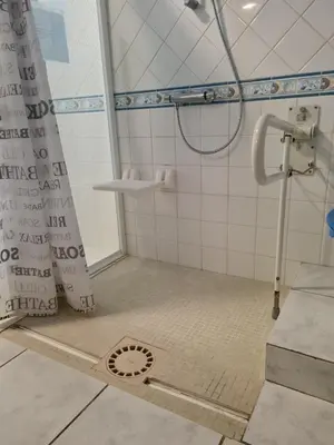 Salle de bains dans l'établissement Vent d'ange maison familiale face à la mer