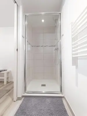 Salle de bains dans l'établissement Les Logis du Haut Bodio