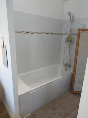 Salle de bains dans l'établissement Le pressoir de Guinefolle