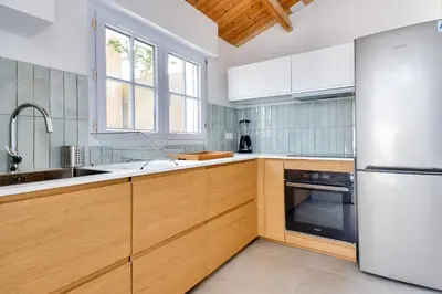 Cuisine ou kitchenette dans l'établissement À 220m de la plage, maison avec jardin pour 4