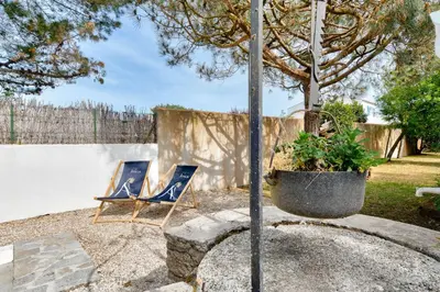 Jardin de l'établissement À 220m de la plage, maison avec jardin pour 4