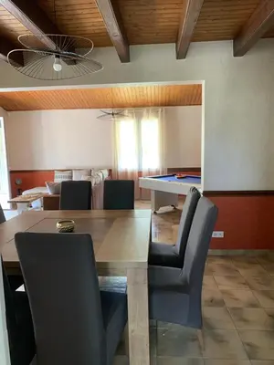 Coin salon dans l'établissement Maison Familiale 6 pers - Orouët