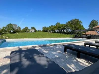 Piscine de l'établissement La Millière - Piscine & Campagne - D'Elbée ou située à proximité