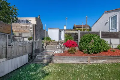 Jardin de l'établissement À 300m de la mer maison - jardin - Piscine pour 4