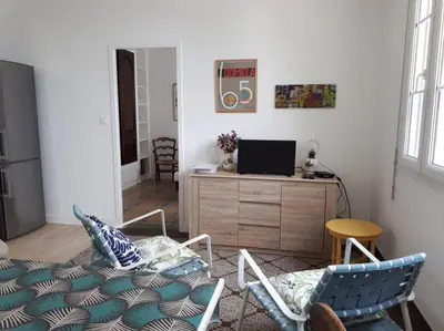Télévision ou salle de divertissement dans l'établissement La Pointe du Bec by TAH - Face mer et accès plage