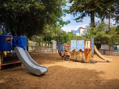 Aire de jeux pour enfants de l'établissement Clearedtochill Mobilhome 6P Camping Siblu Bois Dormant 4 étoiles