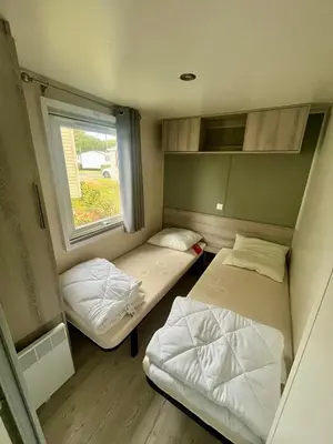 Un ou plusieurs lits dans un hébergement de l'établissement Clearedtochill Mobilhome 6P Camping Siblu Bois Dormant 4 étoiles