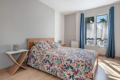 Un ou plusieurs lits dans un hébergement de l'établissement Maison pour 4 avec terrasse - proche du centre