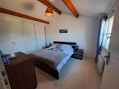 Un ou plusieurs lits dans un hébergement de l'établissement Maison charmante pour 6 personnes, résidence calme avec piscine privée - FR-1-323-578