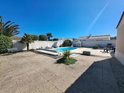 Piscine de l'établissement Maison charmante pour 6 personnes, résidence calme avec piscine privée - FR-1-323-578 ou située à proximité