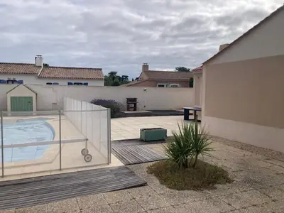 Piscine de l'établissement Maison charmante pour 6 personnes, résidence calme avec piscine privée - FR-1-323-578 ou située à proximité