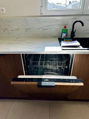 Cuisine ou kitchenette dans l'établissement Maison contemporaine à Saint-Léonard