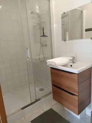 Salle de bains dans l'établissement Studio équipé, proche aéroport