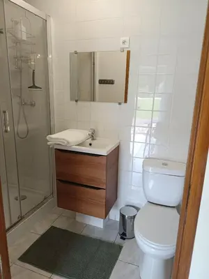 Salle de bains dans l'établissement Studio équipé, proche aéroport