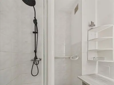 Salle de bains dans l'établissement Appart pour 4 adultes et 2 enfants, 500m de la mer