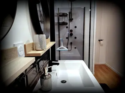 Salle de bains dans l'établissement Le Moulin Neuf, logements atypiques dans le Pays d'Ancenis