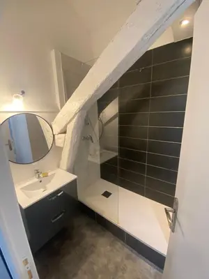 Salle de bains dans l'établissement STUDIO 22M2 Neuf CENTRE VILLE de NANTES à 100m de la Cathédrale