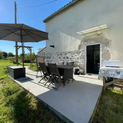 Charmant Gîte à Beaufou avec Terrasse Privée - FR-1-426-581