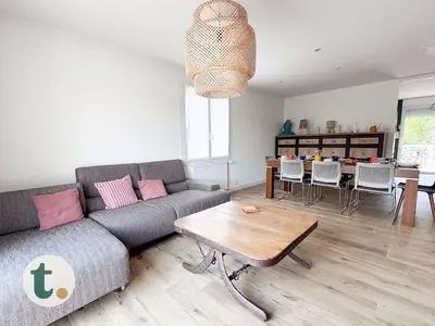 Coin salon dans l'établissement Tranquiloue - Maison Cosy à 15min du PuyduFou