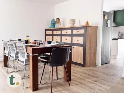 Cuisine ou kitchenette dans l'établissement Tranquiloue - Maison Cosy à 15min du PuyduFou