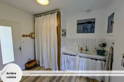 Cuisine ou kitchenette dans l'établissement La Maison Brévinoise, Pines