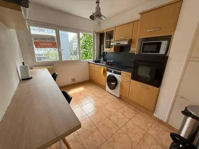 Cuisine ou kitchenette dans l'établissement 4 bedroom apartment