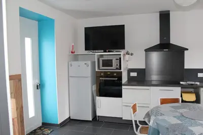 Cuisine ou kitchenette dans l'établissement Maison Vendéenne avec Prestations