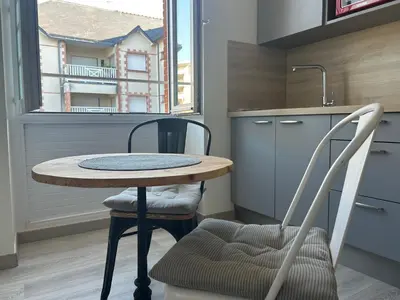Cuisine ou kitchenette dans l'établissement Studio élégant, central, pour 2 personnes