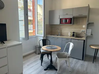 Cuisine ou kitchenette dans l'établissement Studio élégant, central, pour 2 personnes