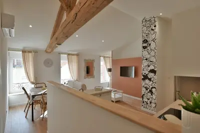 Télévision ou salle de divertissement dans l'établissement Cozy appartement