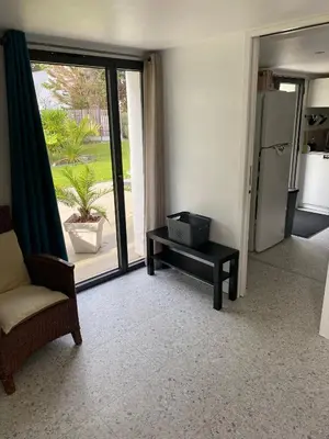 Coin salon dans l'établissement T3 rez de jardin