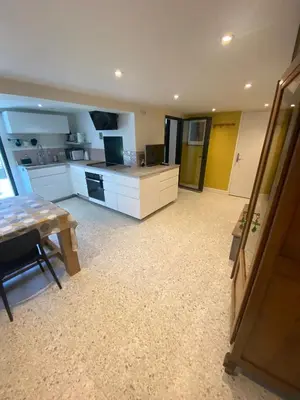 Cuisine ou kitchenette dans l'établissement T3 rez de jardin
