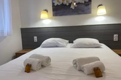 Un ou plusieurs lits dans un hébergement de l'établissement Villa Hawaï - Domaine Le Sherwood